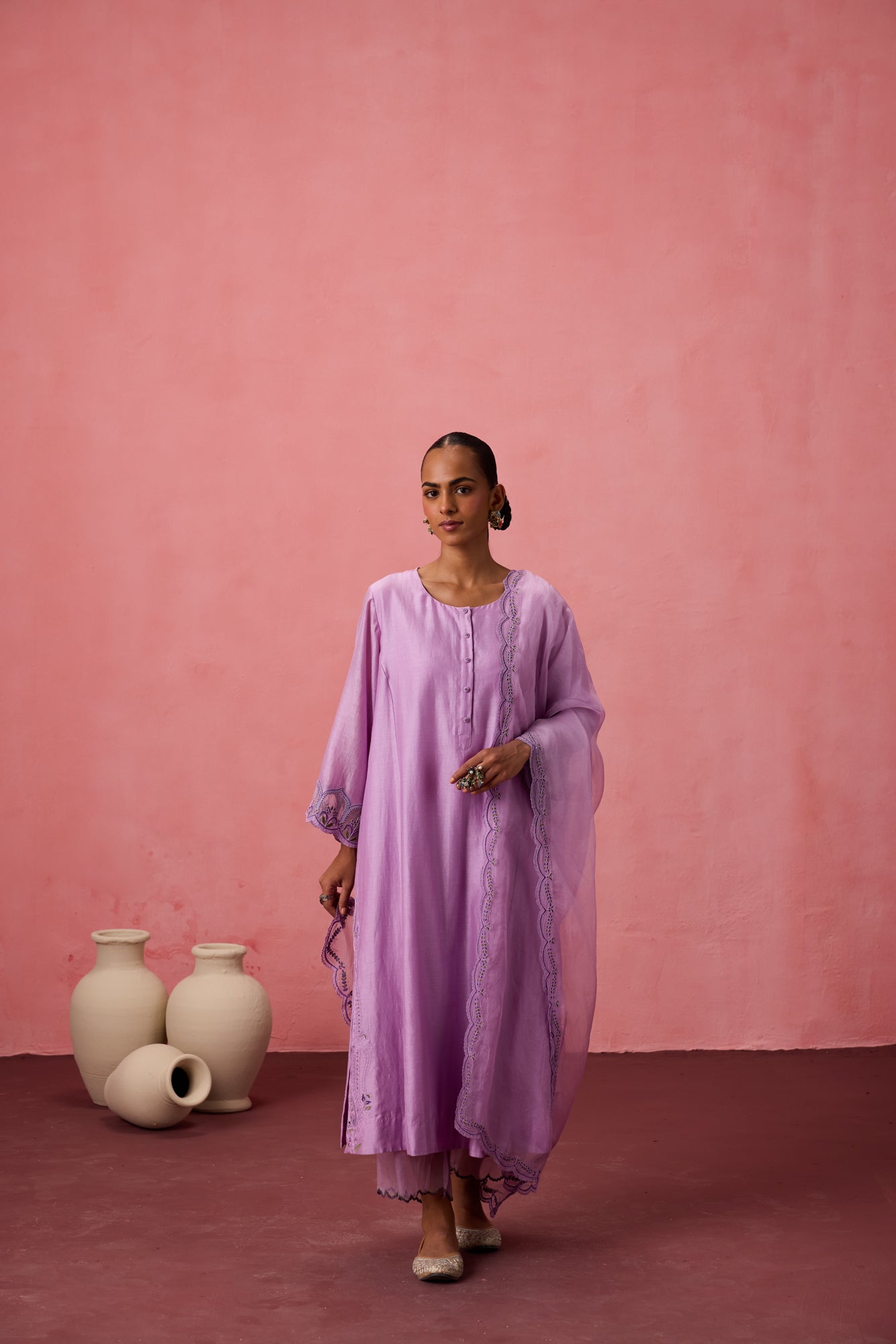 Lilac chanderi dori work embroidered kurta paired with pant & organza dupatta