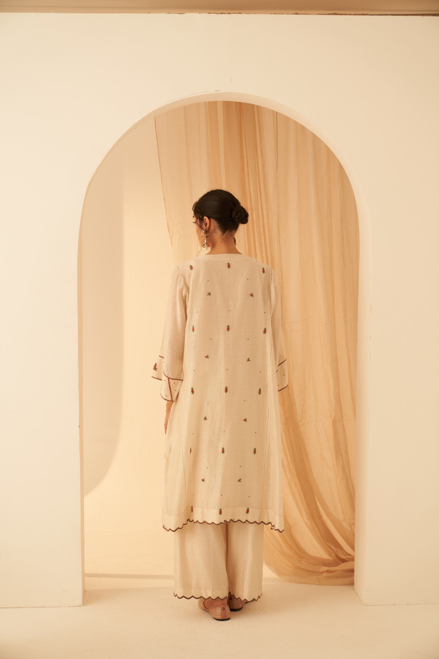 Ivory Chanderi kurta paired with cotton slip, salwar & organza dupatta