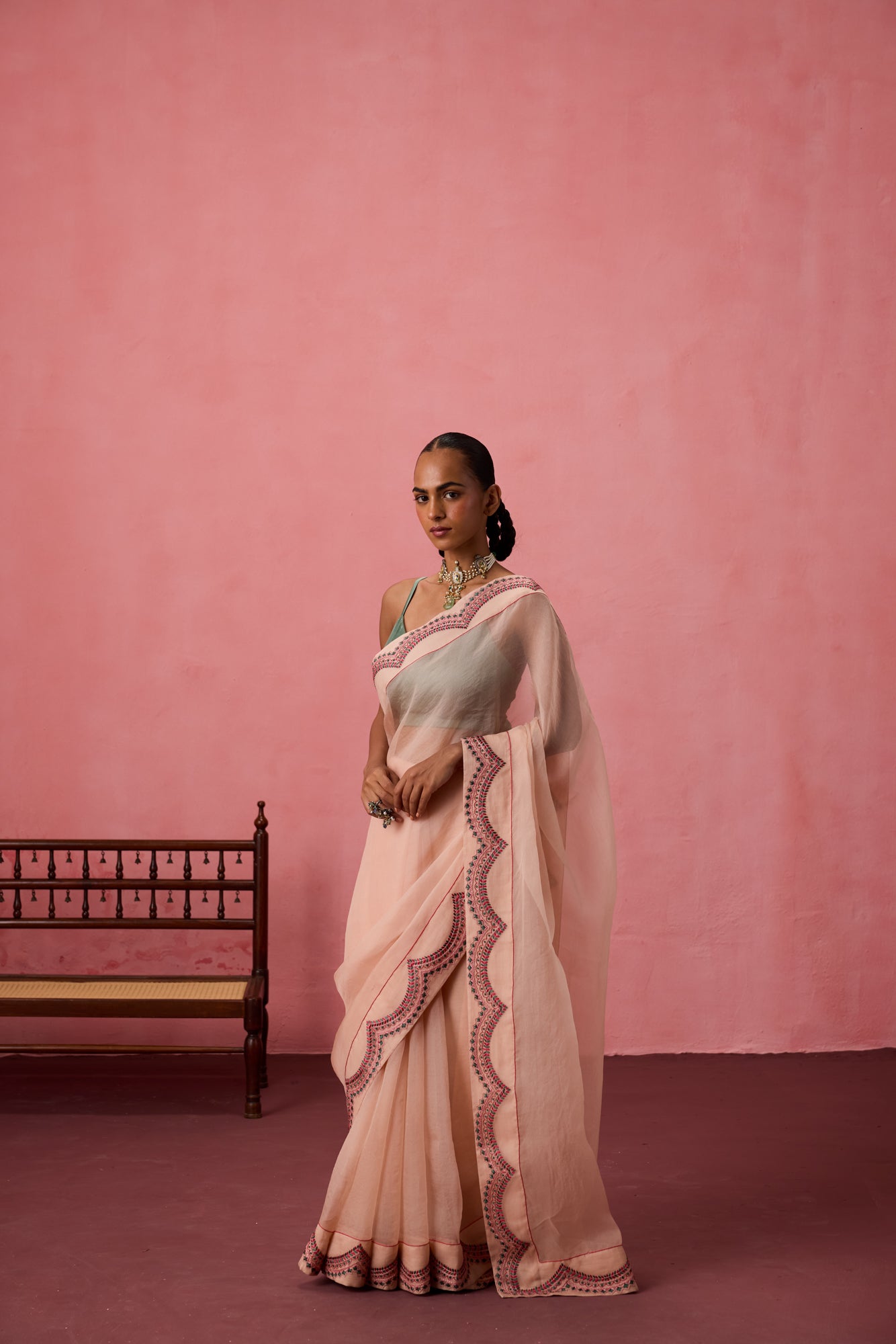 Cozy peach organza heavy scalloped border saree comes with unstitched & unembroidered blouse fabric in chanderi