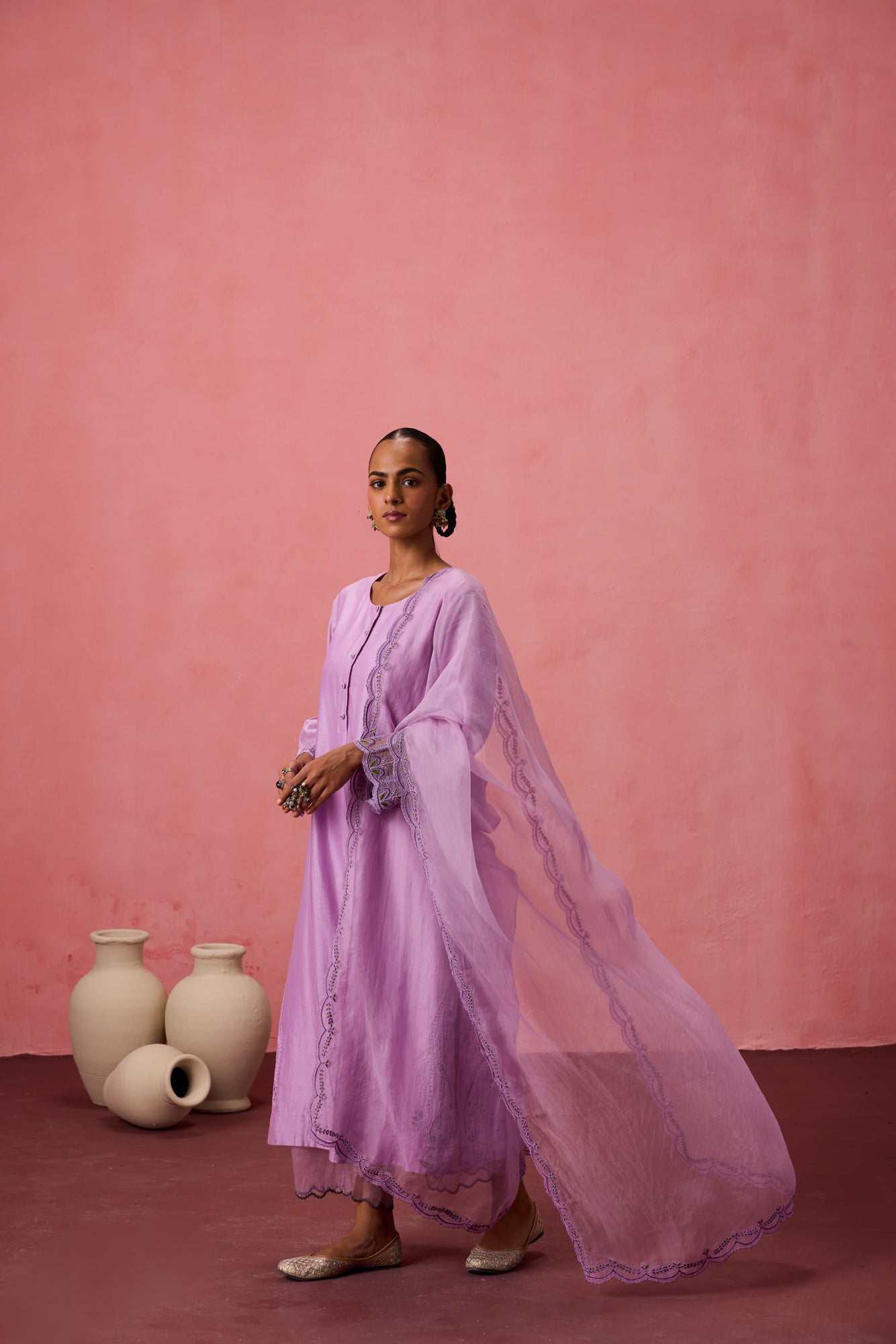 Lilac chanderi dori work embroidered kurta paired with pant & organza dupatta