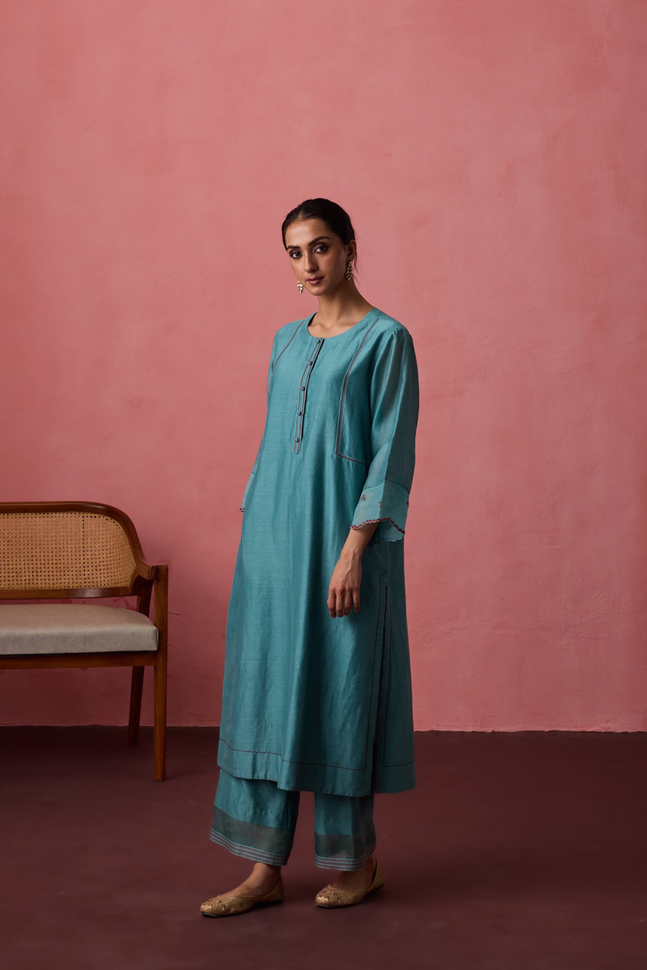 Turquoise chanderi thread embroidered kurta paired with matching pant & organza dupatta