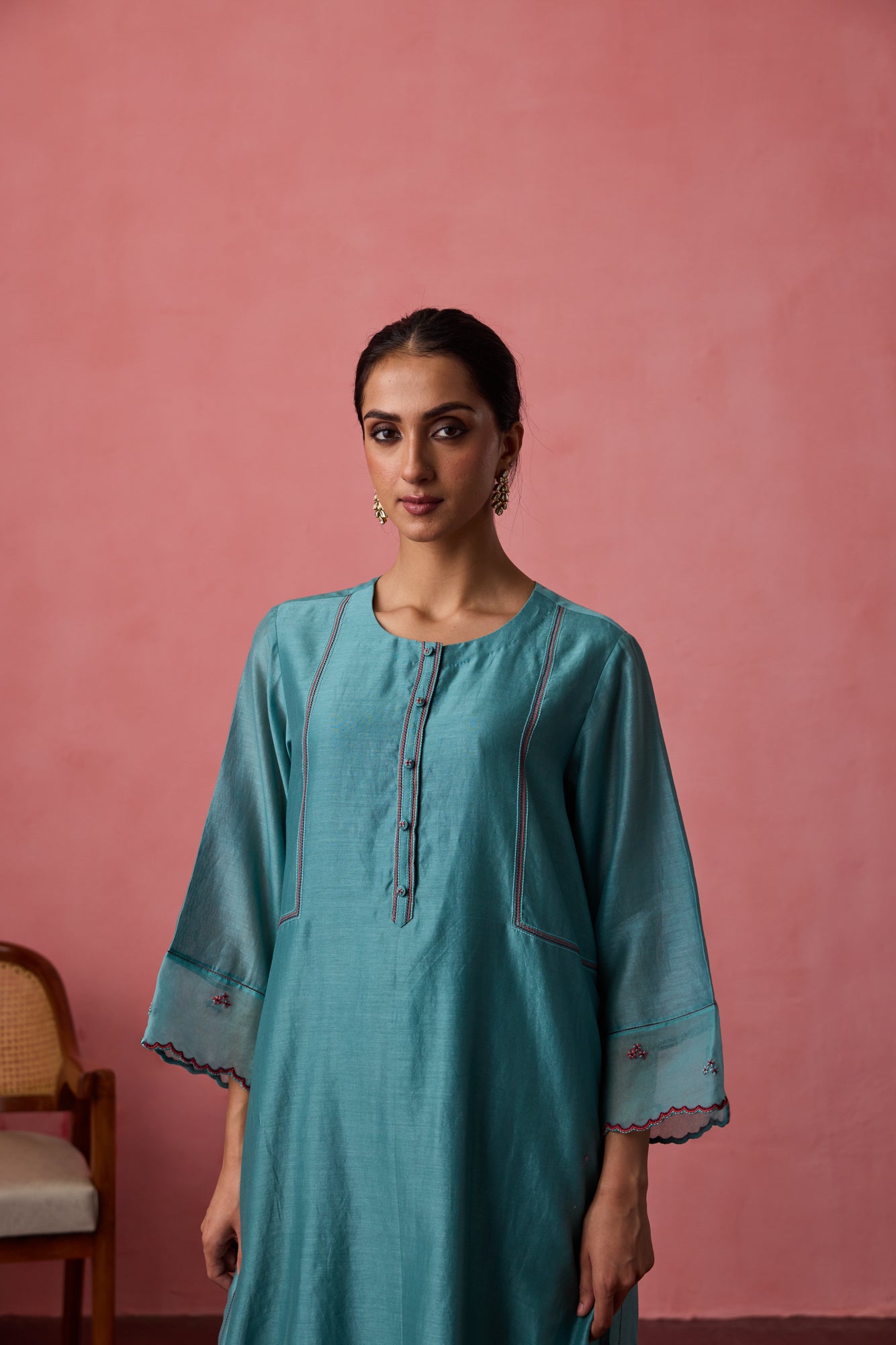 Turquoise chanderi thread embroidered kurta paired with matching pant & organza dupatta