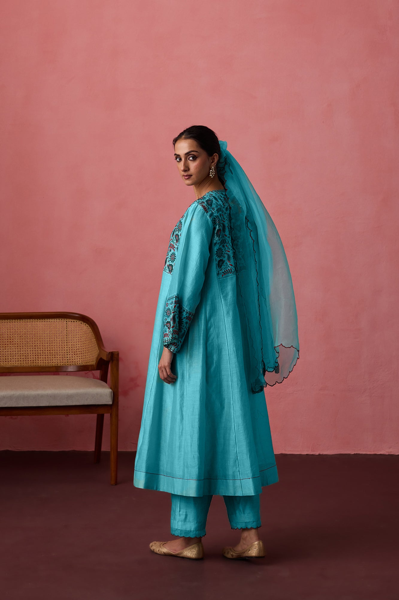 Turquoise chanderi thread embroidered kurta paired with slip, matching pant & organza dupatta