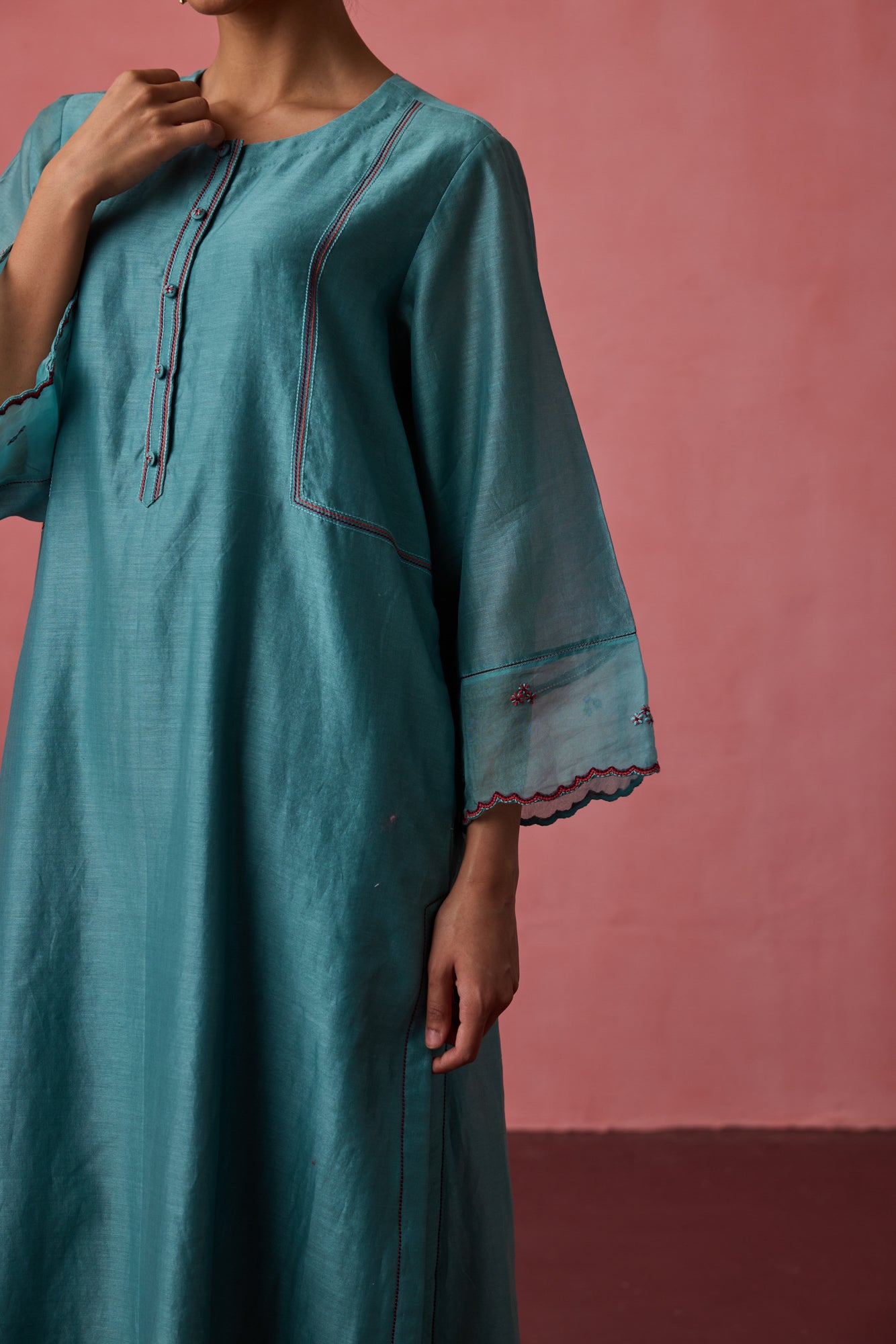 Turquoise chanderi thread embroidered kurta paired with matching pant & organza dupatta