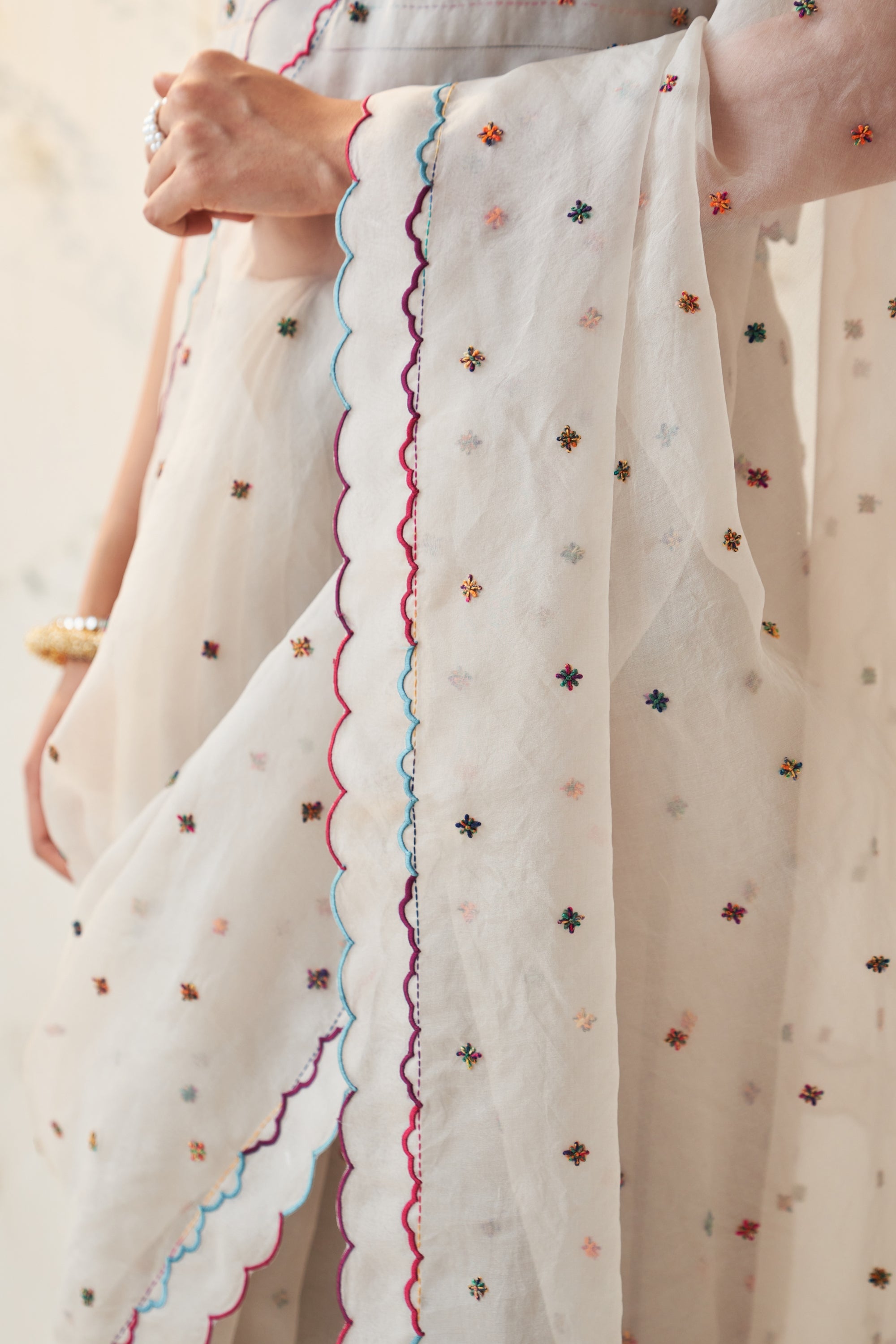 Ivory Full Hand Booti & Scallop Work Saree With Chanderi Crop Top Blouse