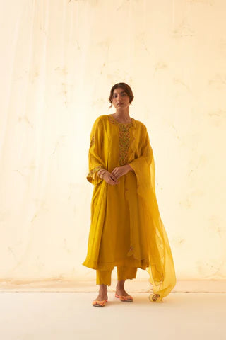 Explore the Grace of Kurta Sets: Silk Kurta Set & Kaftan Set Collection by Janki India