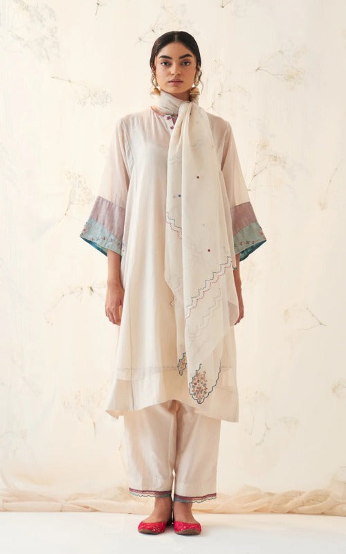 The Best New Shiny Gold Silk Shirt Style for Ladies to Wear