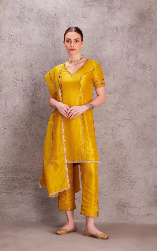 The Royalty of Luxury: Rose Gold Kurta Set