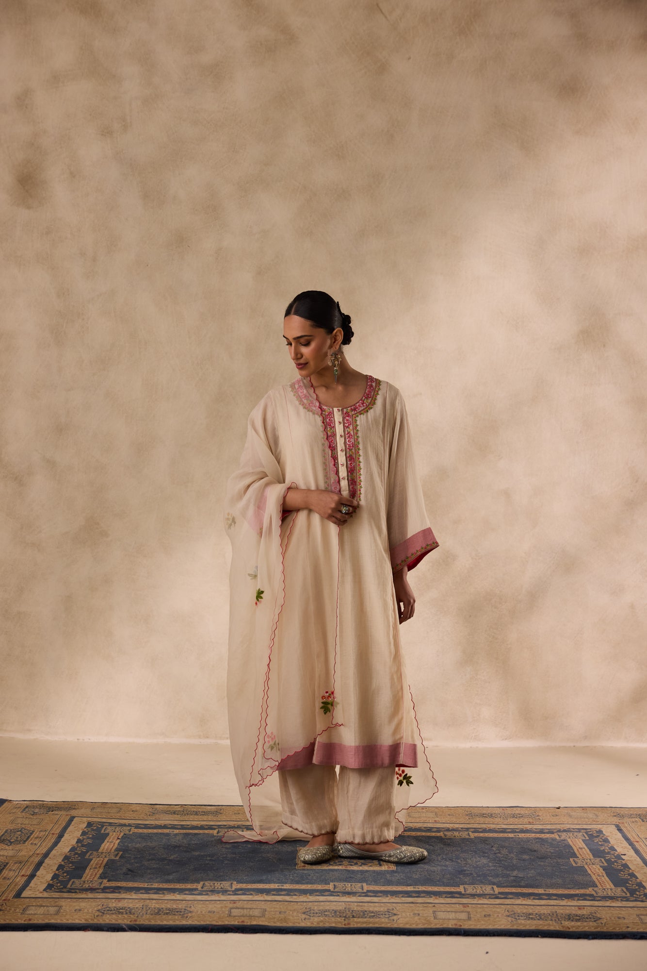 Ivory chanderi beads and resham embroidered kurta paired with pant & organza dupatta