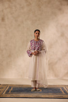 Ivory chanderi floral resham thread embroidered kurta paired with pant & organza dupatta
