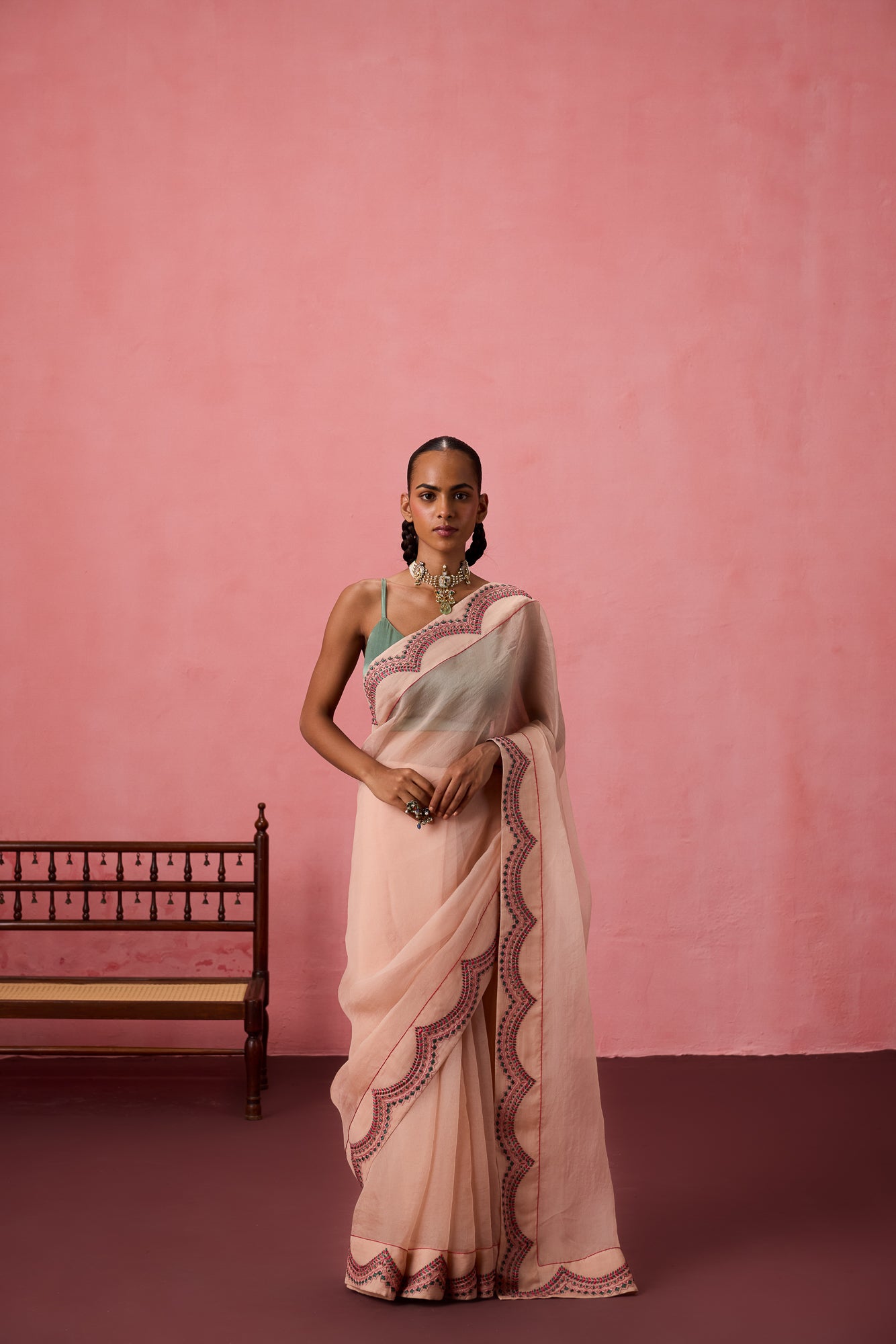 Cozy peach organza heavy scalloped border saree comes with unstitched & unembroidered blouse fabric in chanderi