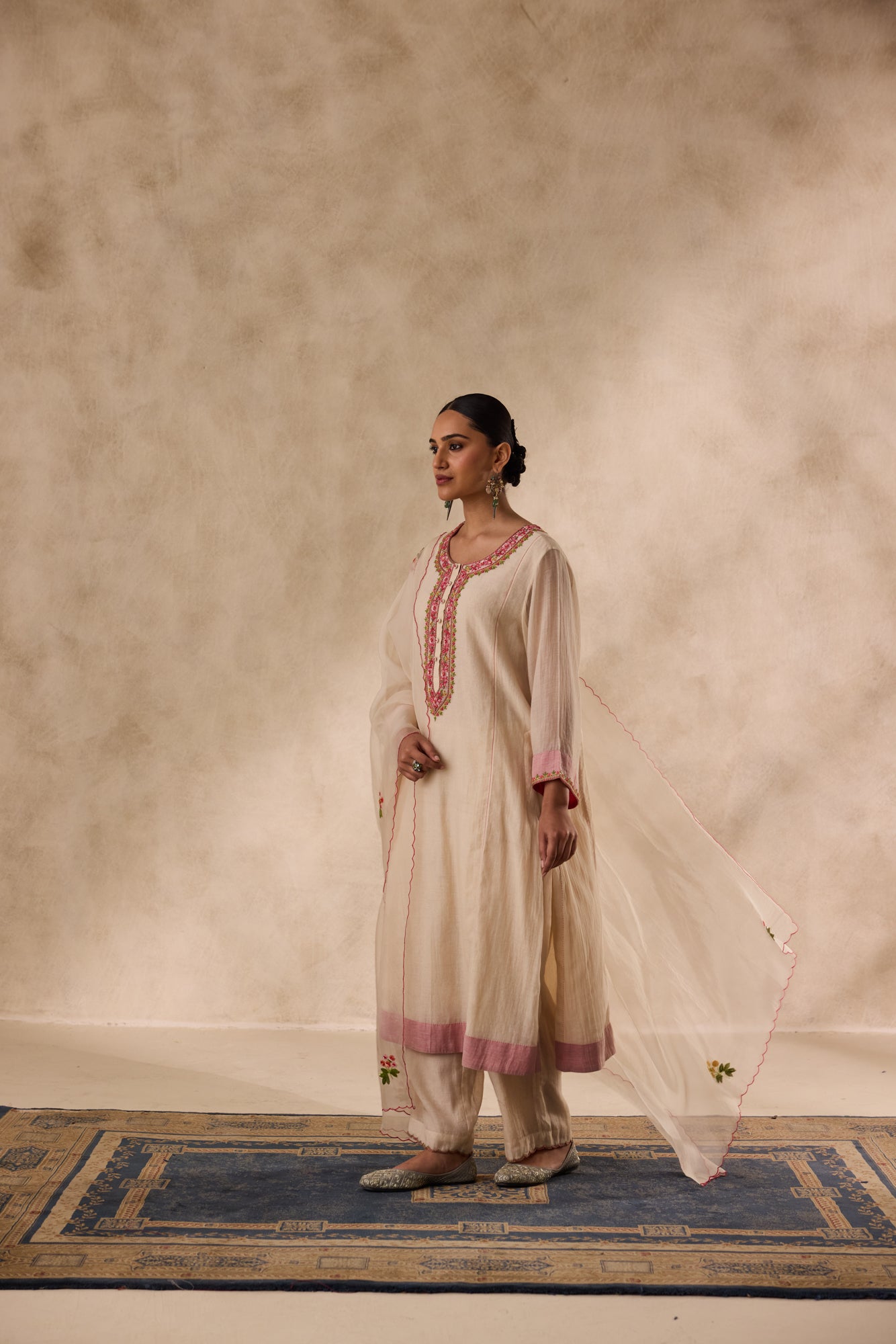 Ivory chanderi beads and resham embroidered kurta paired with pant & organza dupatta