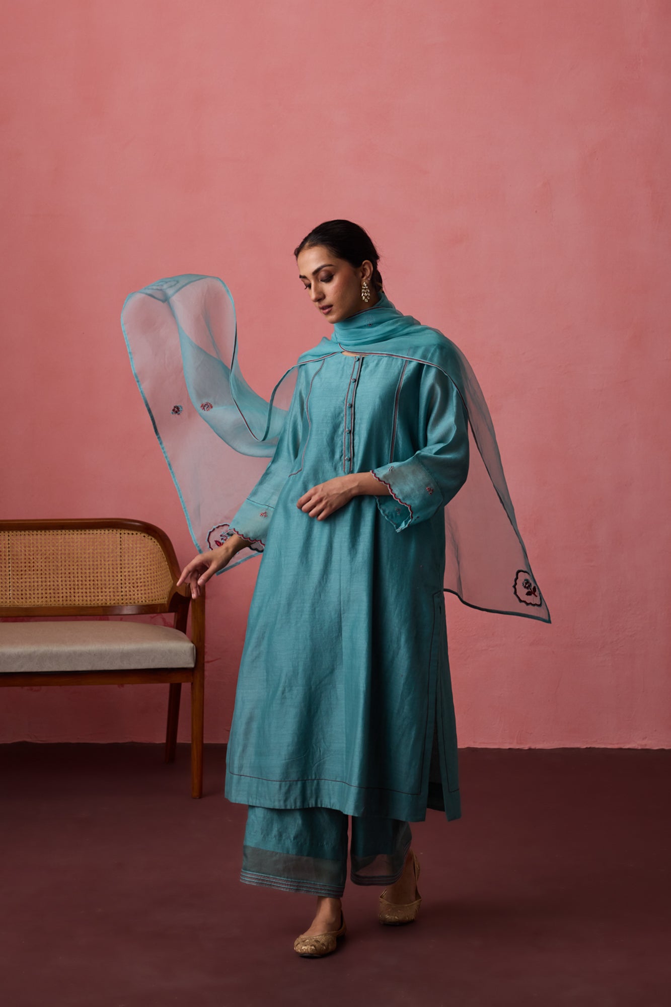 Turquoise chanderi thread embroidered kurta paired with matching pant & organza dupatta