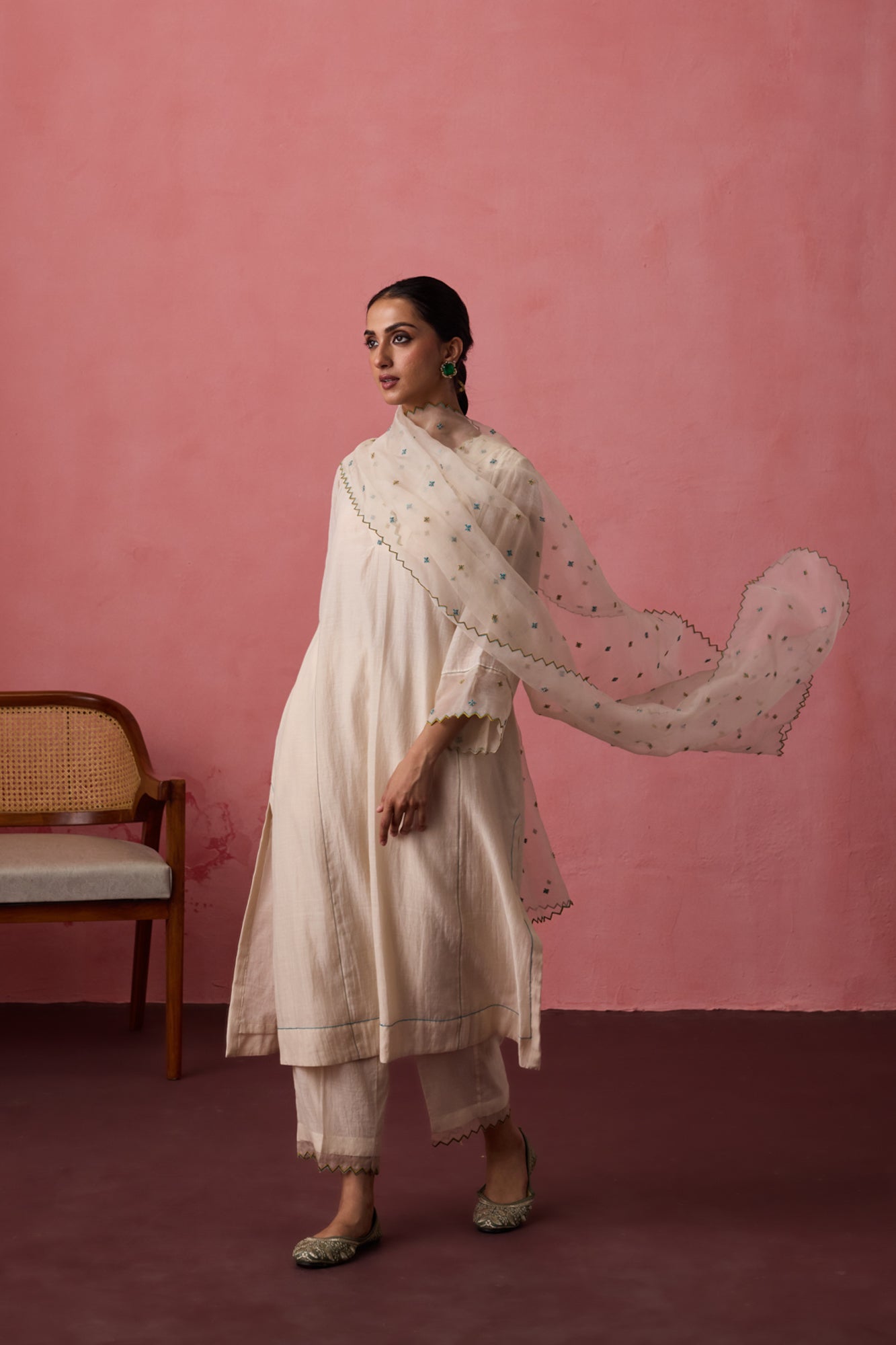 IVORY CHANDERI CROSS STITCH EMBROIDERED KURTA WITH PANT & ORGANZA DUPATTA