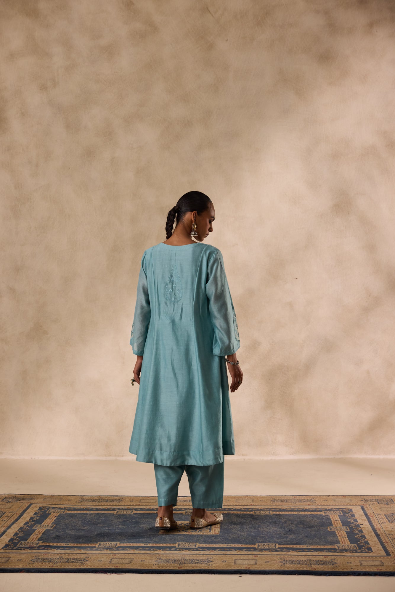 Sky blue chanderi floral resham embroidered kurta paired with pant & organza dupatta