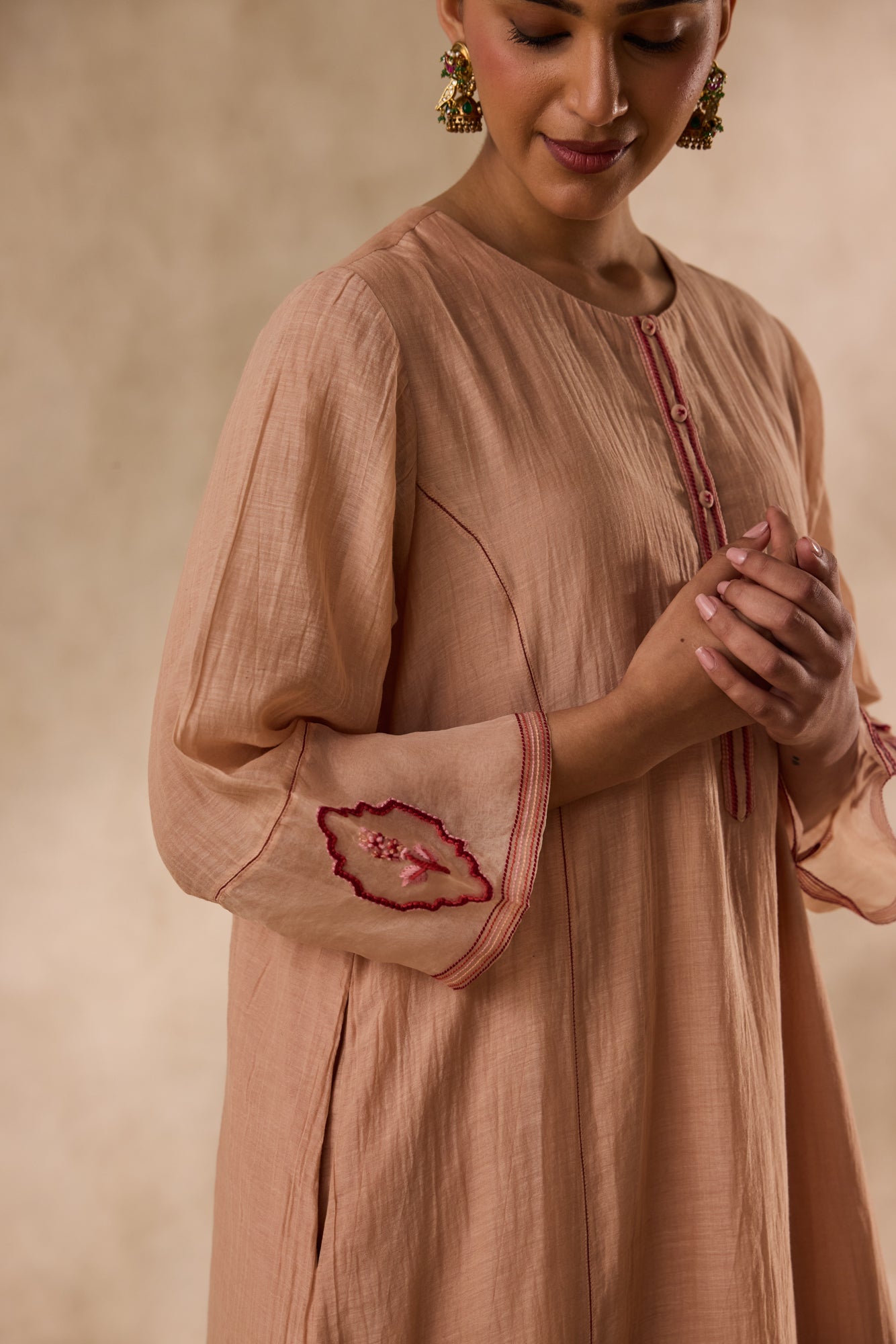 Beige chanderi resham embroidered kurta paired with pant & organza dupatta