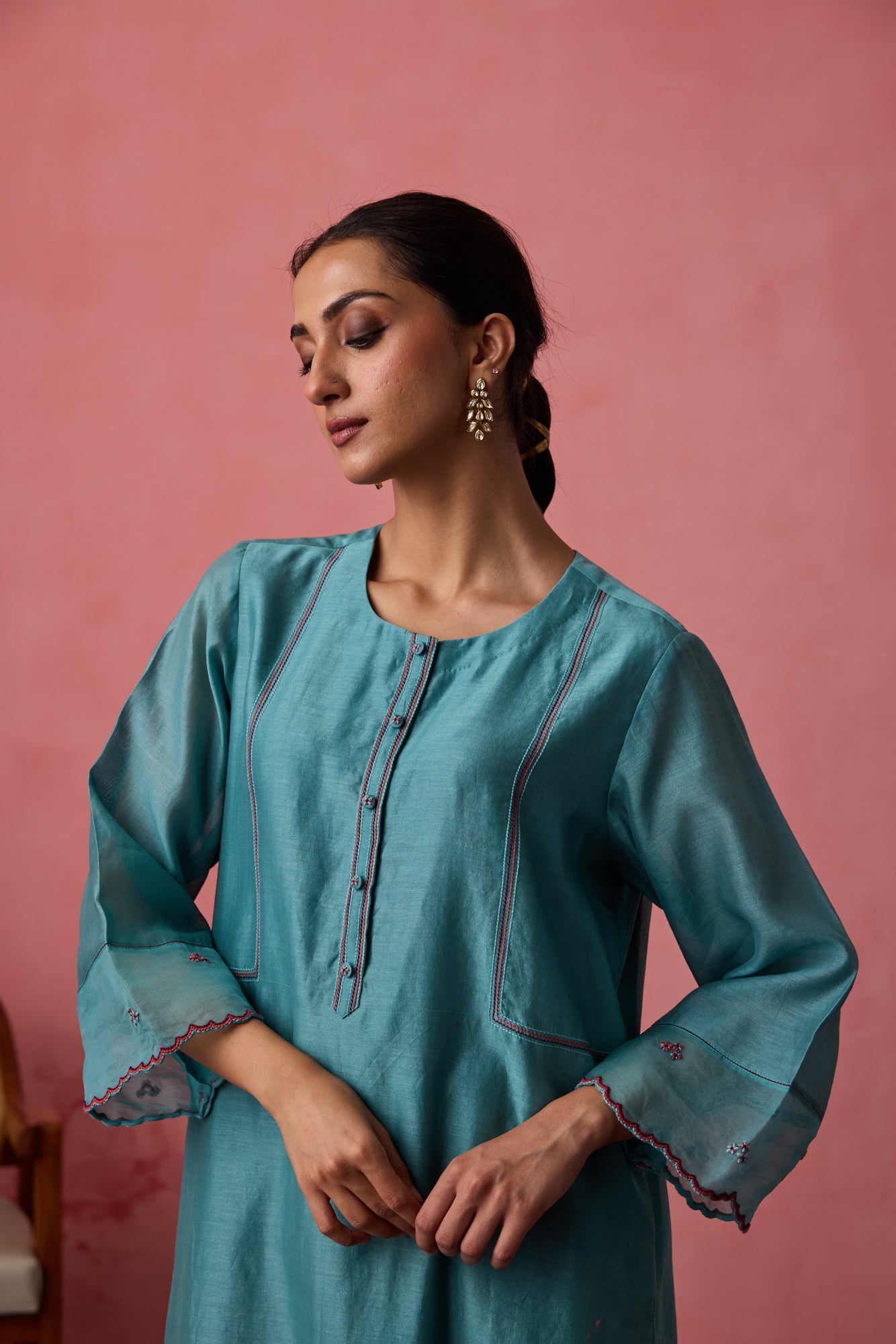 Turquoise chanderi thread embroidered kurta paired with matching pant & organza dupatta