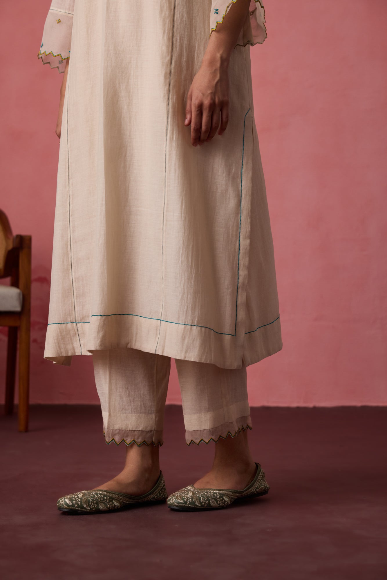 IVORY CHANDERI CROSS STITCH EMBROIDERED KURTA WITH PANT & ORGANZA DUPATTA