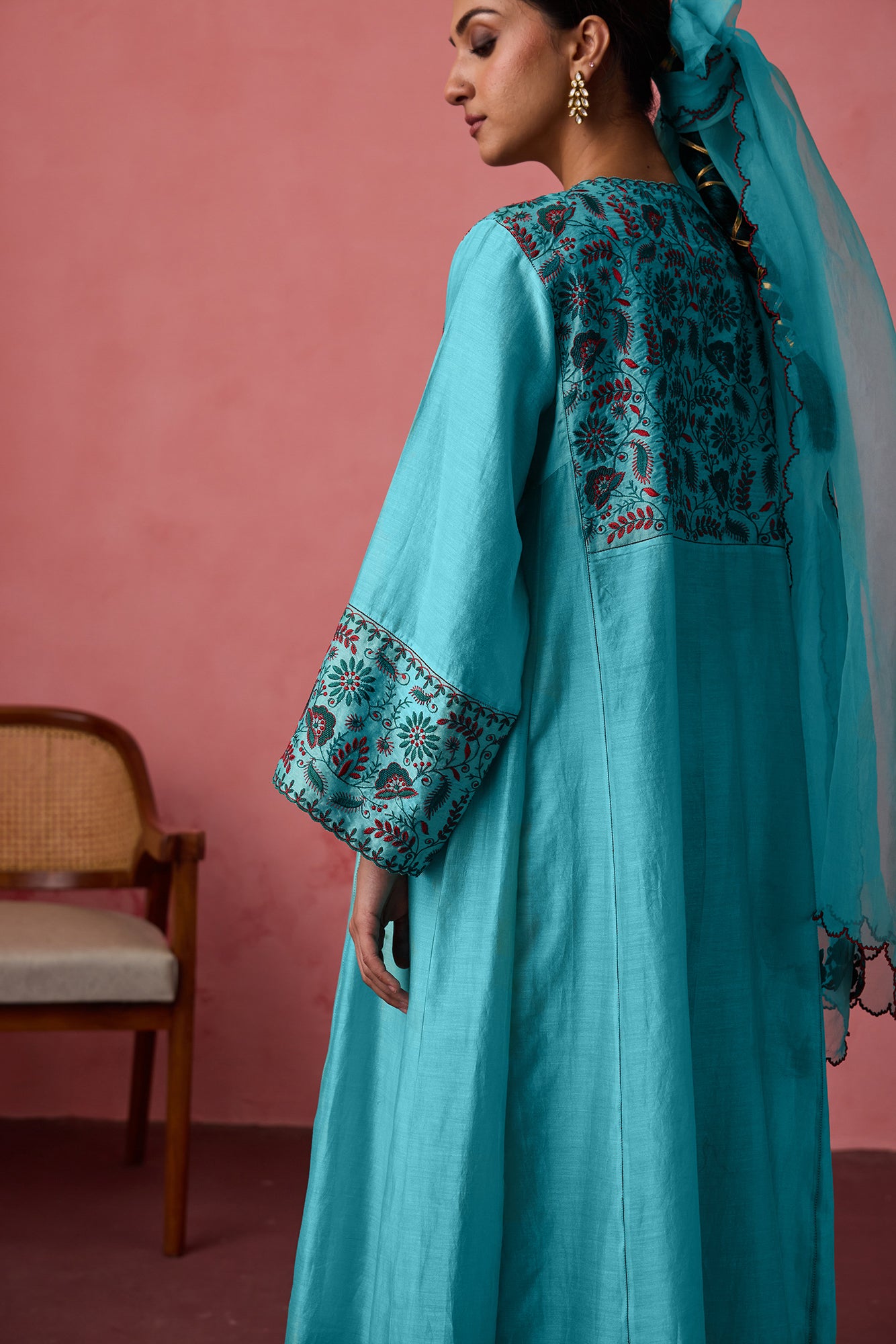 Turquoise chanderi thread embroidered kurta paired with slip, matching pant & organza dupatta